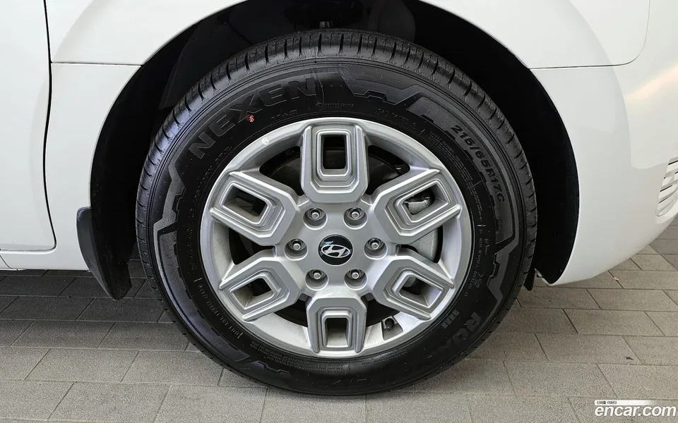 Hyundai Staria 5 2025 — миниатюра 5