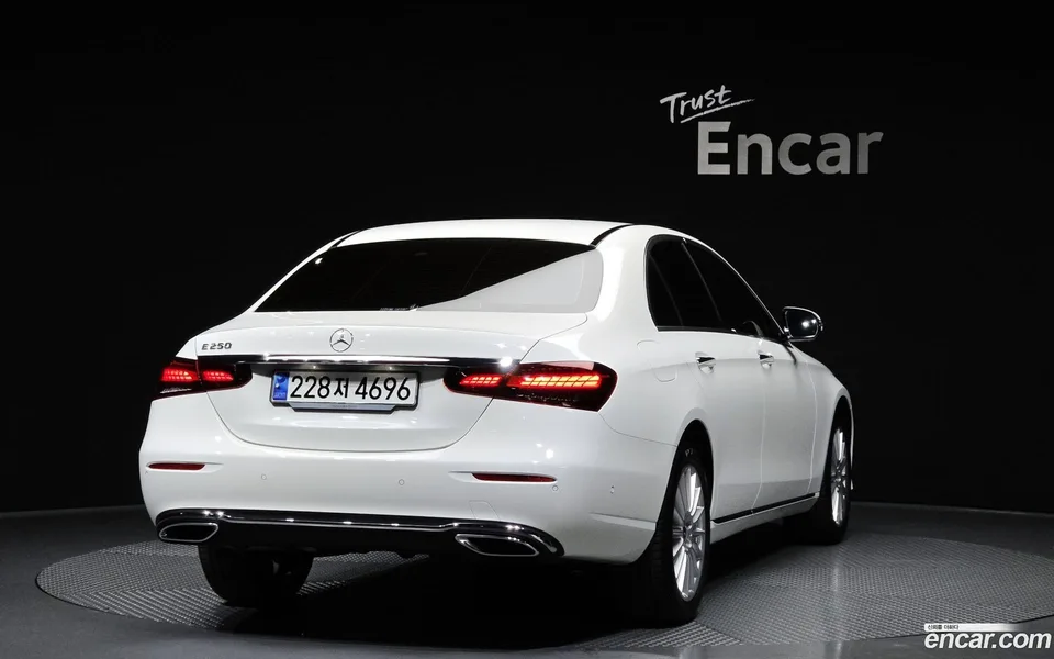 Mercedes-Benz E-Class E250 2023 — миниатюра 2