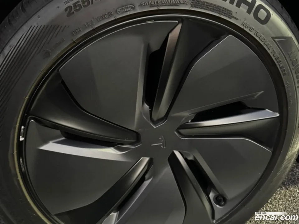 Tesla Model Y RWD 2025 — миниатюра 5