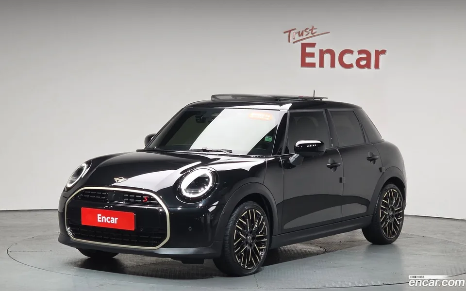 MINI Cooper S 5 2025 — фото 1, купить с доставкой в Москву