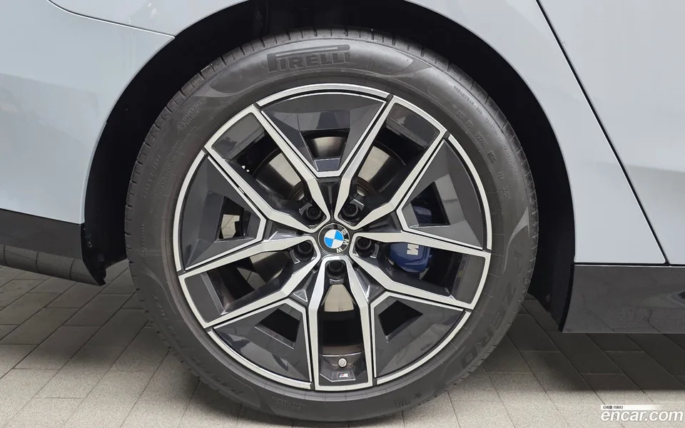 BMW 5 Series 520i M 2025 — миниатюра 5