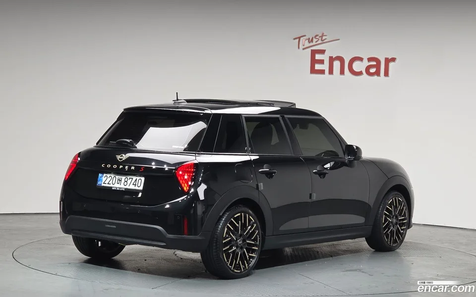 MINI Cooper S 5 2025 — миниатюра 2