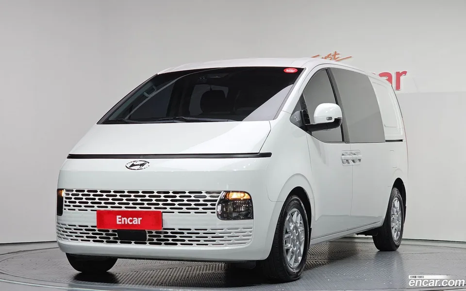 Hyundai Staria 5 2022 — фото 1, купить с доставкой в Москву