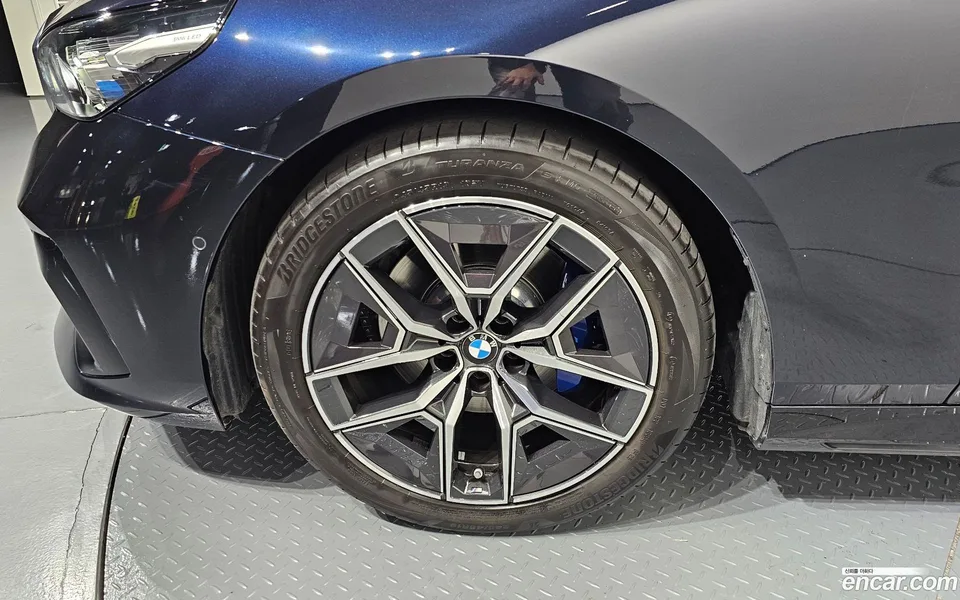 BMW 5 Series 520i M 2025 — миниатюра 5