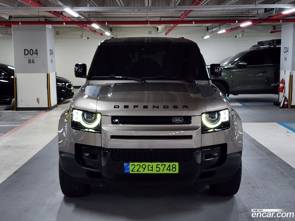 Land Rover Defender 110 D250 SE 2023 — миниатюра 3
