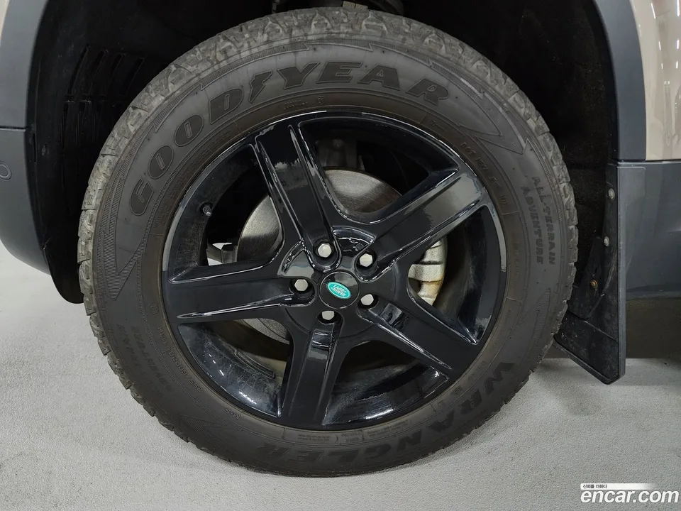 Land Rover Defender 110 D250 SE 2023 — миниатюра 5