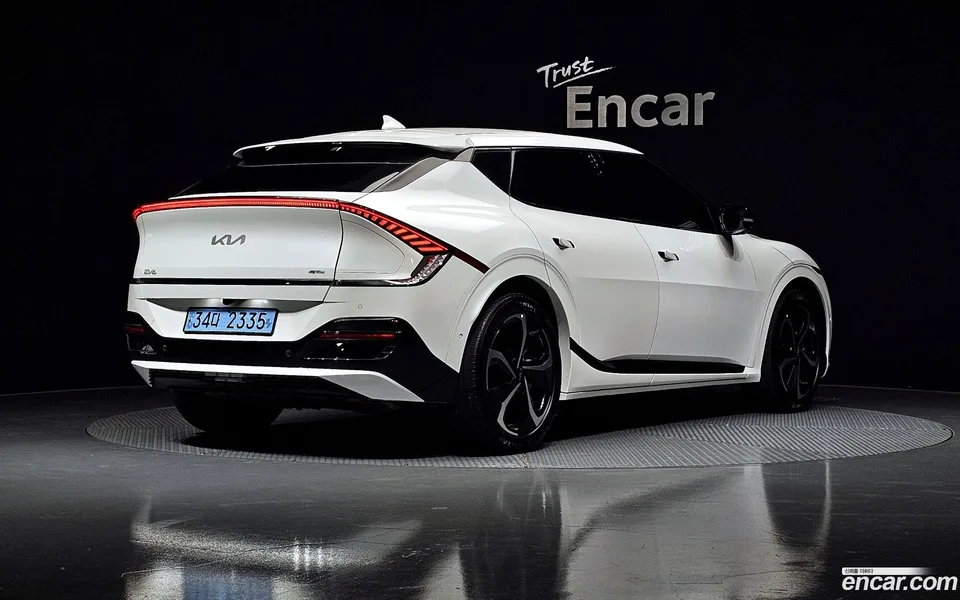 Kia EV6 4WD 2023 — миниатюра 2