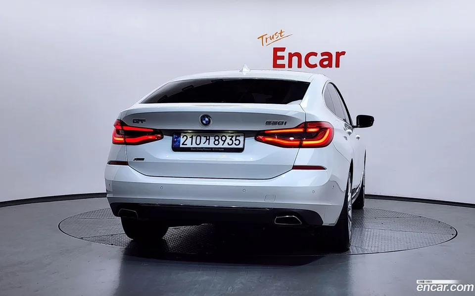 BMW 6 Series GT 630i xDrive 2023 — миниатюра 4