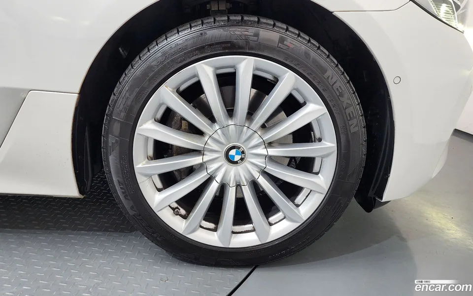 BMW 6 Series GT 630i xDrive 2023 — миниатюра 5