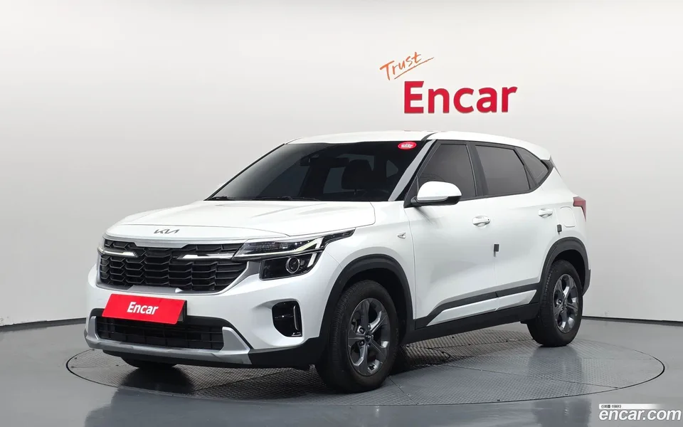 Kia Seltos 1.6 2WD 2022 — фото 1, купить с доставкой в Москву