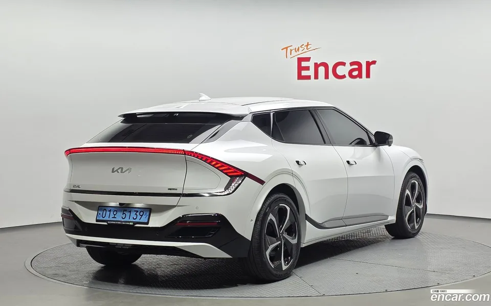Kia EV6 2022 — миниатюра 2