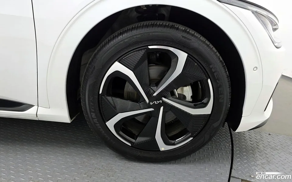 Kia EV6 2022 — миниатюра 5