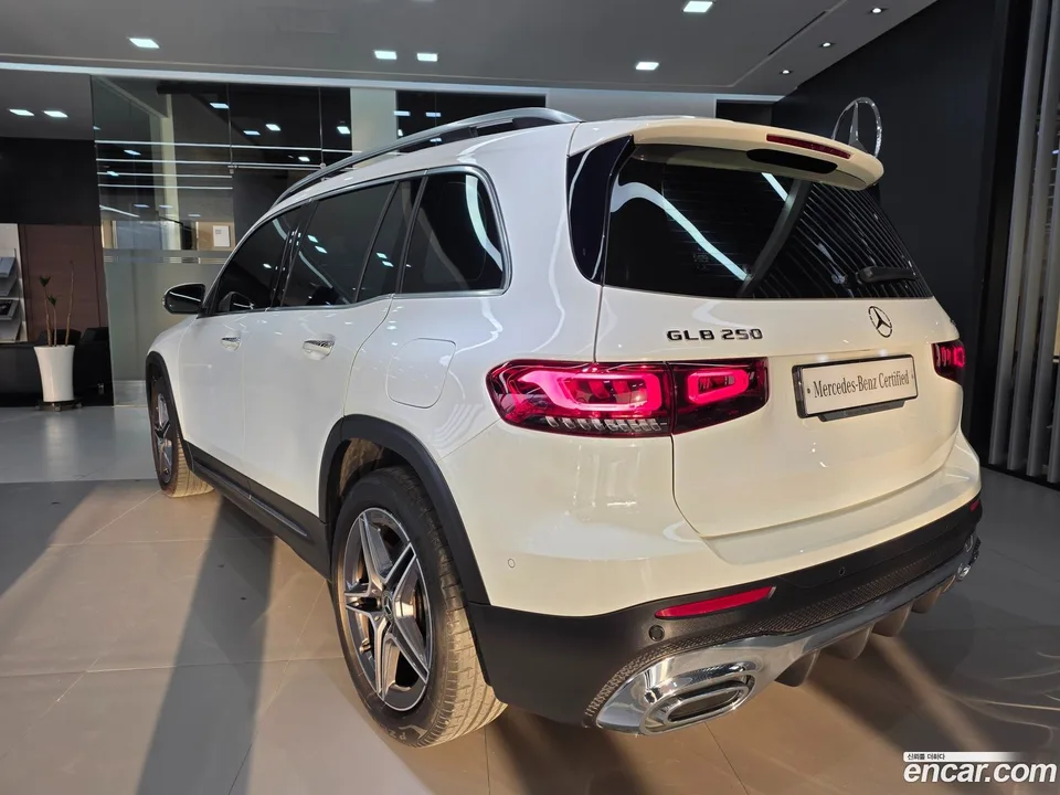 Mercedes-Benz GLB-Class GLB250 4MATIC 2022 — миниатюра 2