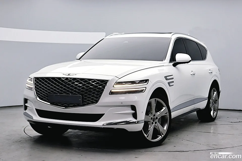 Genesis GV80 2.5T 2WD 2023 — фото 1, купить с доставкой в Москву