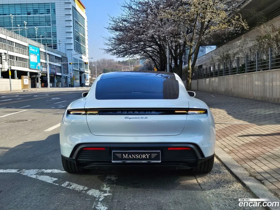 Porsche Taycan 4S 2025 — миниатюра 4