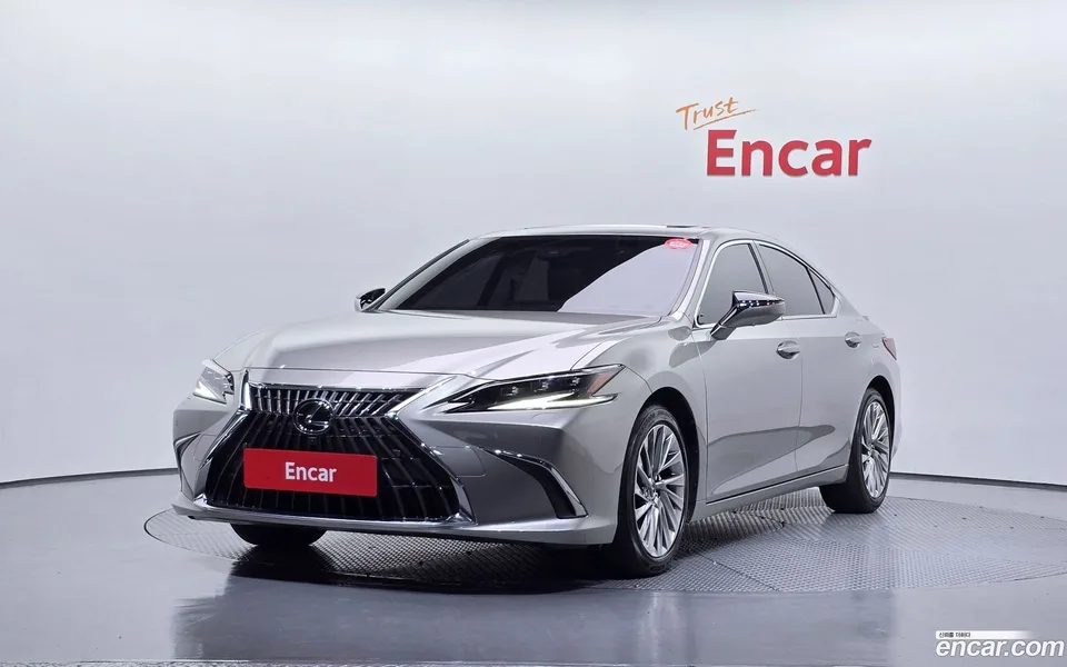 Lexus ES 300h 2024 — фото 1, купить с доставкой в Москву