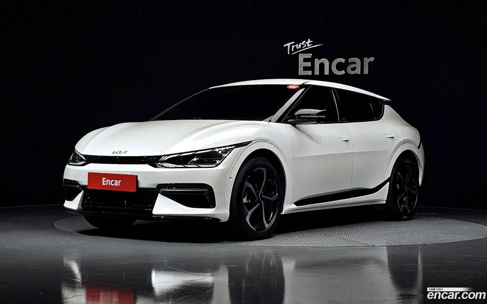 Kia EV6 4WD 2023 — фото 1, купить с доставкой в Москву
