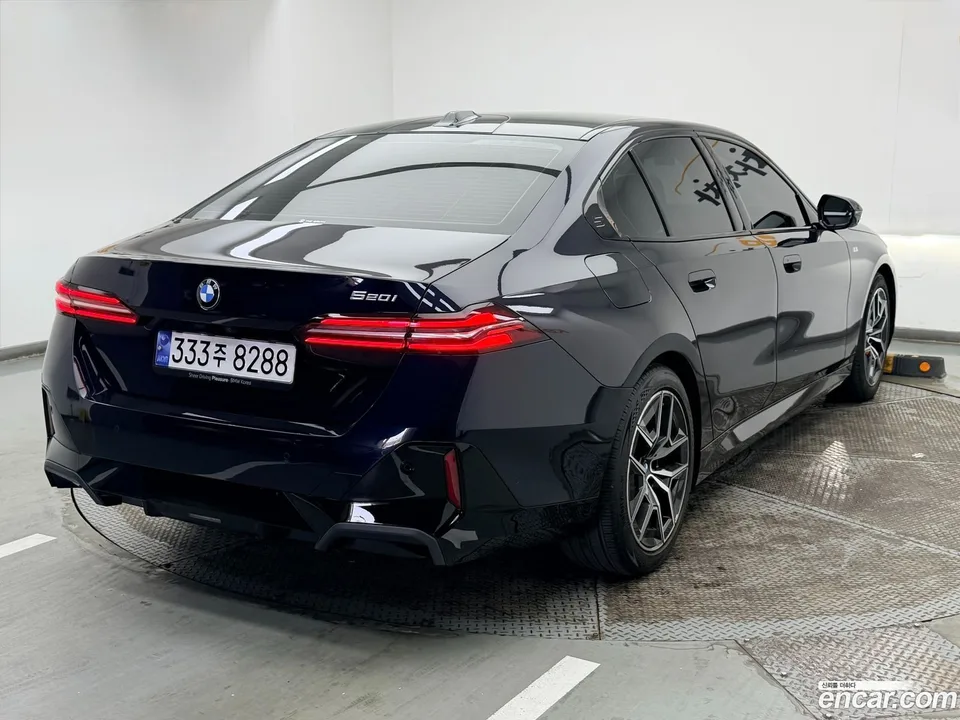 BMW 5 Series 520i M 2024 — миниатюра 2