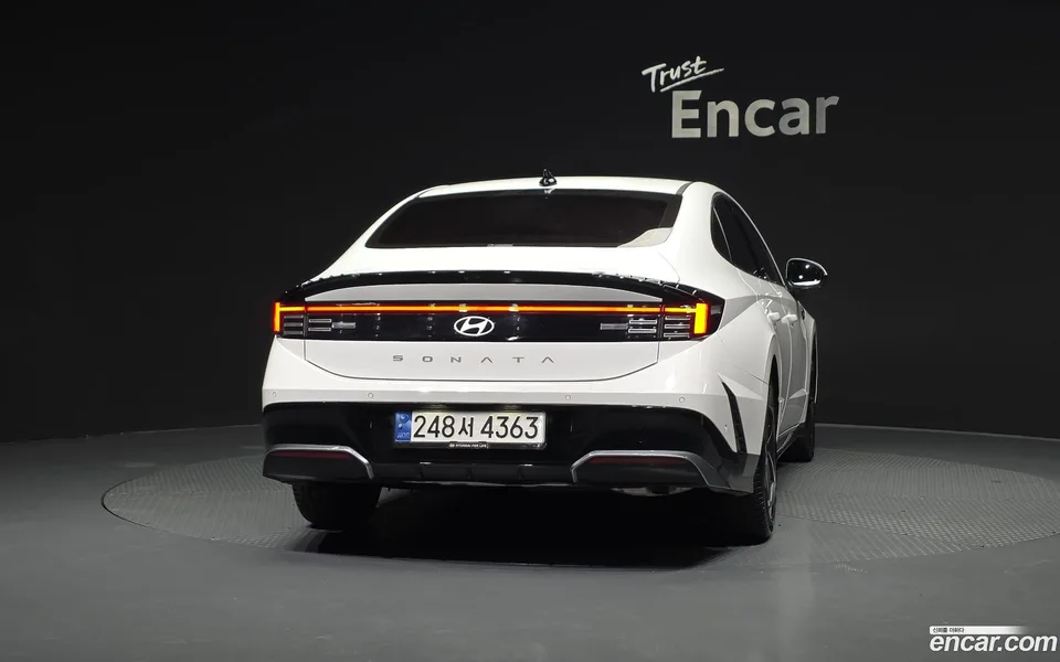 Hyundai Sonata The Edge Hybrid 2023 — миниатюра 4