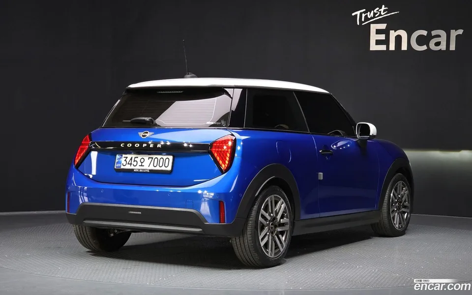 MINI Cooper C 2024 — миниатюра 2