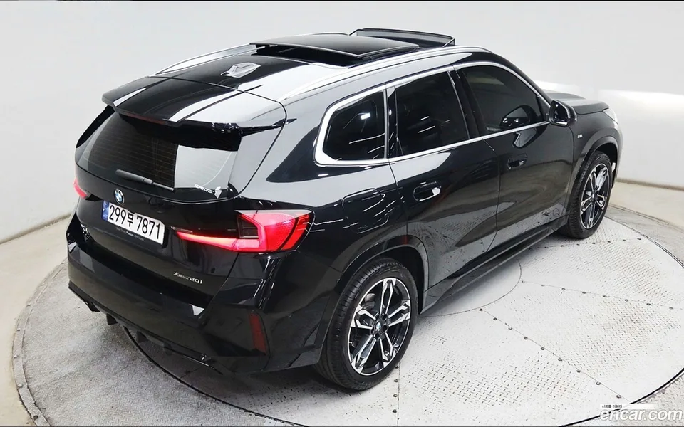 BMW X1 xDrive 20i M 2023 — миниатюра 2