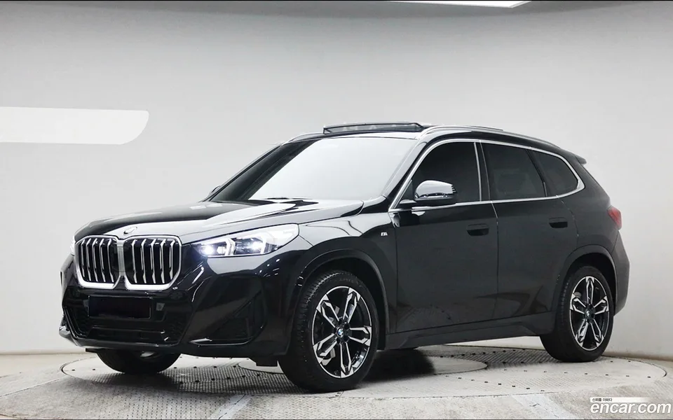 BMW X1 xDrive 20i M 2023 — миниатюра 3