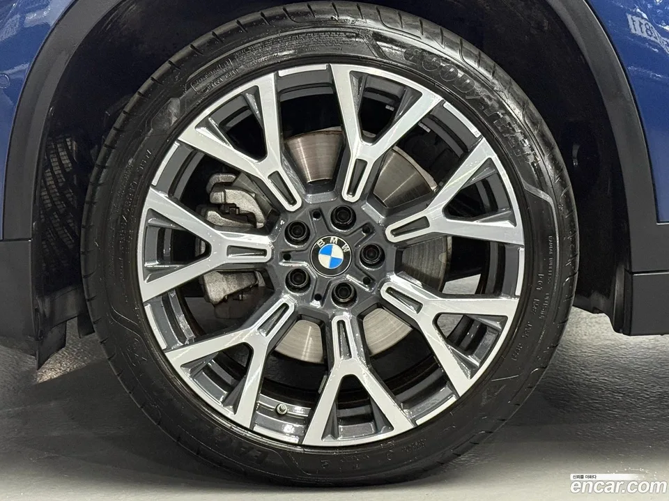 BMW X1 xDrive 20i xLine 2022 — миниатюра 5