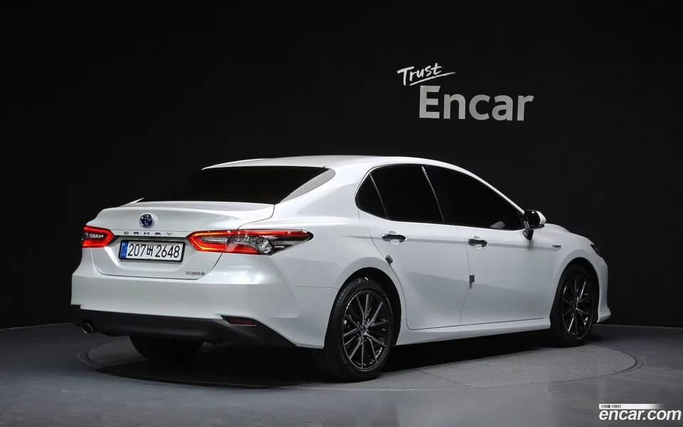Toyota Camry 2.5 XLE 2023 — миниатюра 2