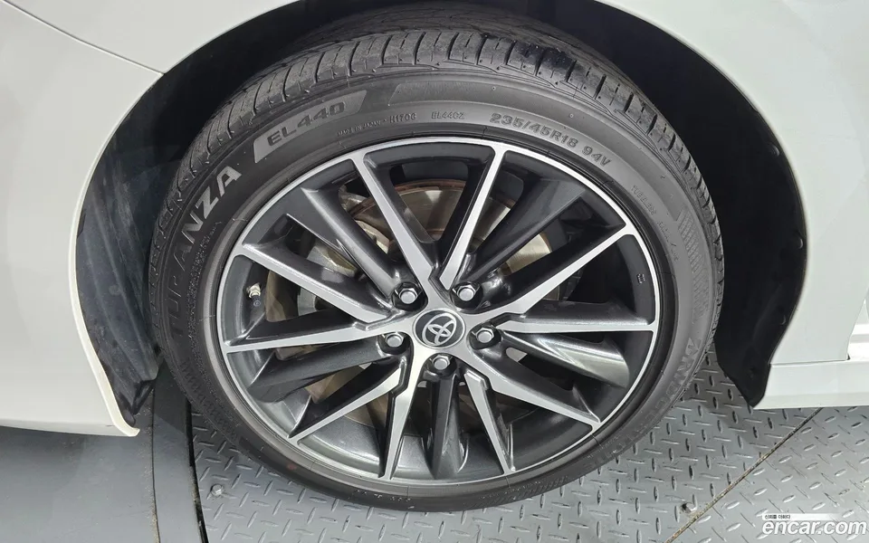 Toyota Camry 2.5 XLE 2023 — миниатюра 5