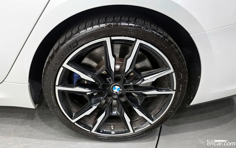 BMW 8 Series M850i xDrive 2023 — миниатюра 5
