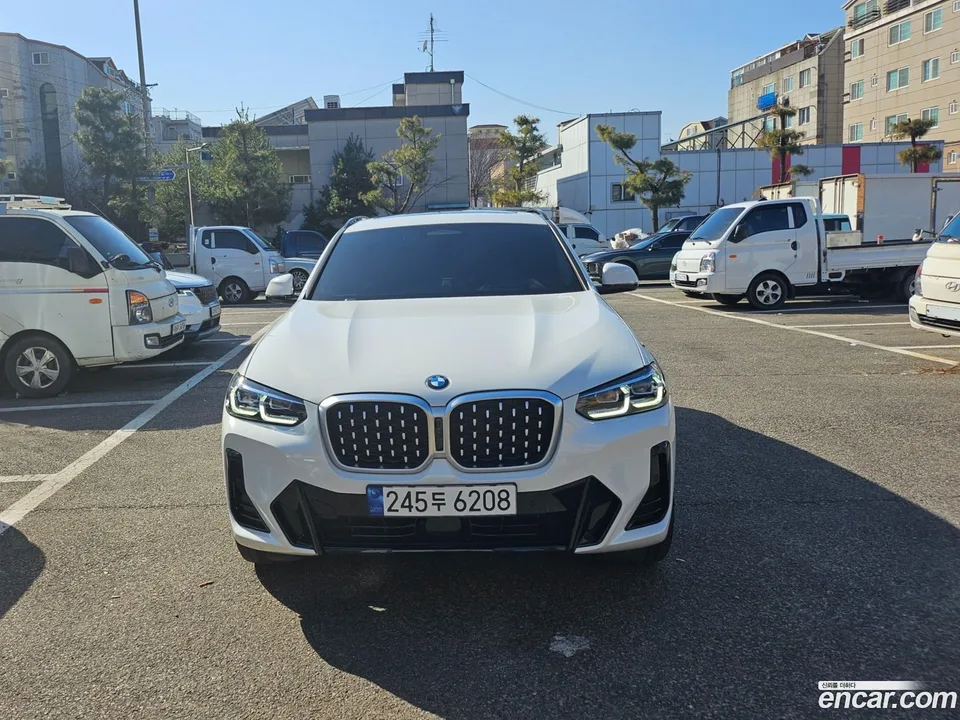 BMW X4 xDrive20i M 2023 — миниатюра 2