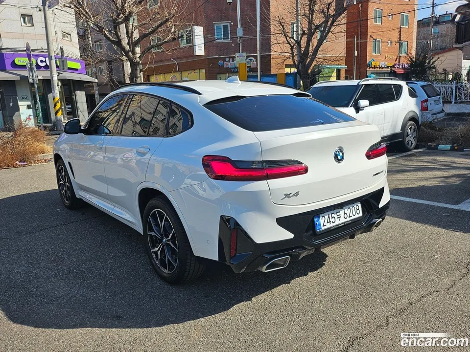 BMW X4 xDrive20i M 2023 — миниатюра 3