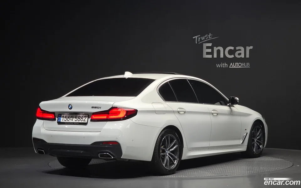 BMW 5 Series 520i M 2022 — миниатюра 2