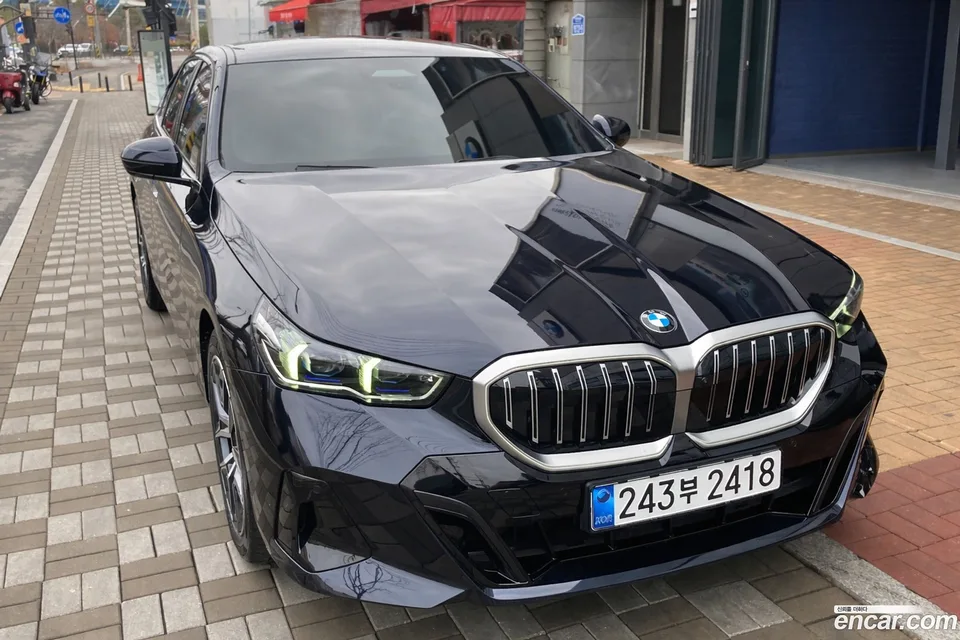 BMW 5 Series 520i M 2026 — миниатюра 2