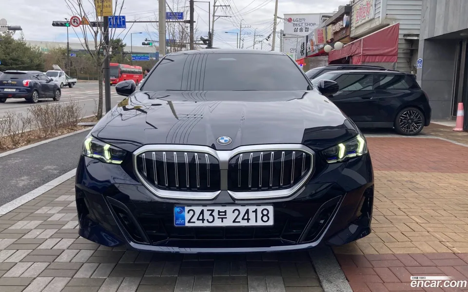 BMW 5 Series (G60) 520i M 2026 — фото 1, купить с доставкой в Москву