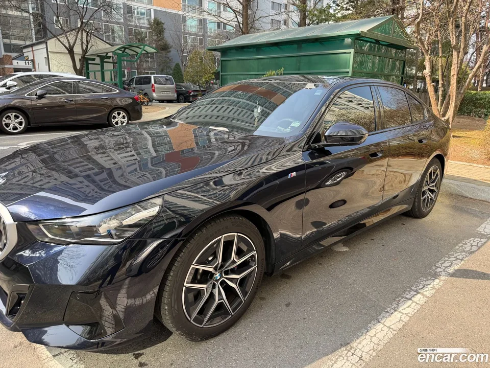 BMW 5 Series 520i M 2024 — миниатюра 2