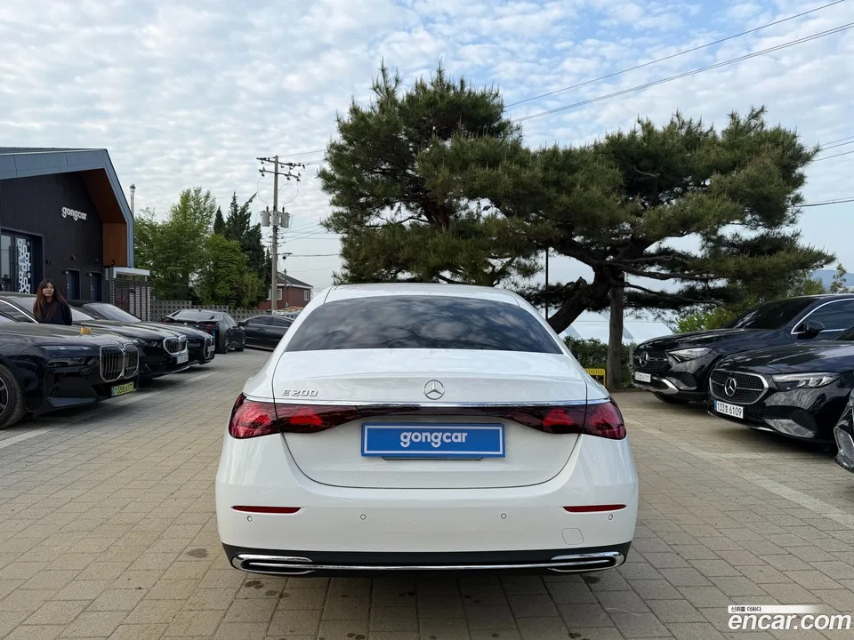 Mercedes-Benz E-Class E200 2024 — миниатюра 4