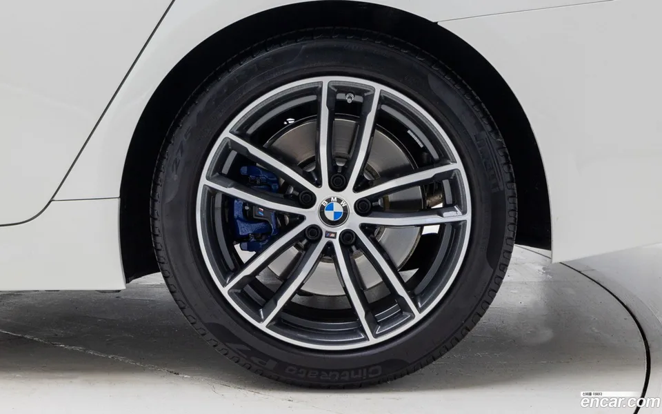 BMW 5 Series 520i M 2023 — миниатюра 5