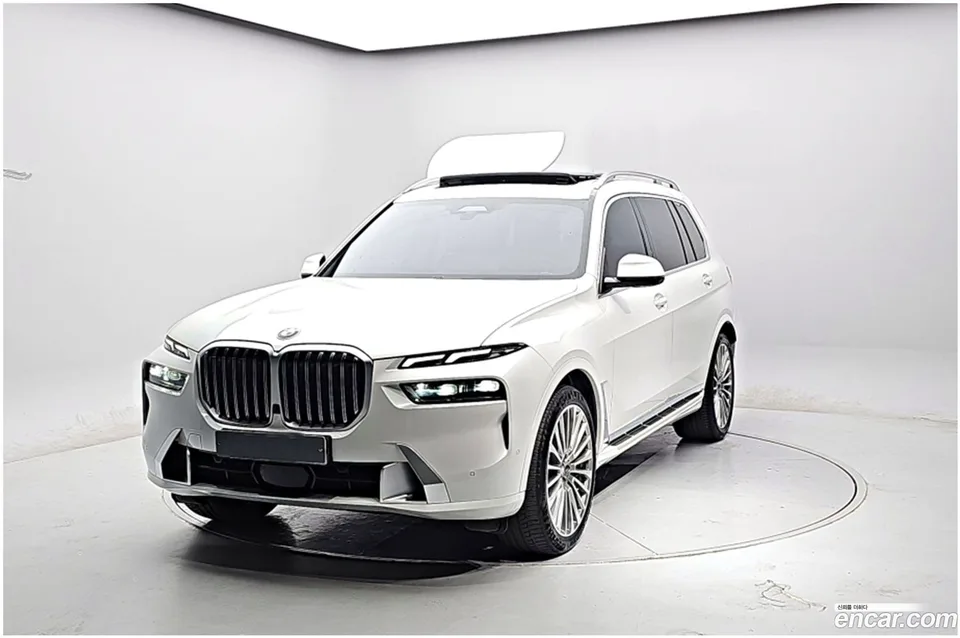 BMW X7 xDrive 40i 7 2023 — фото 1, купить с доставкой в Москву