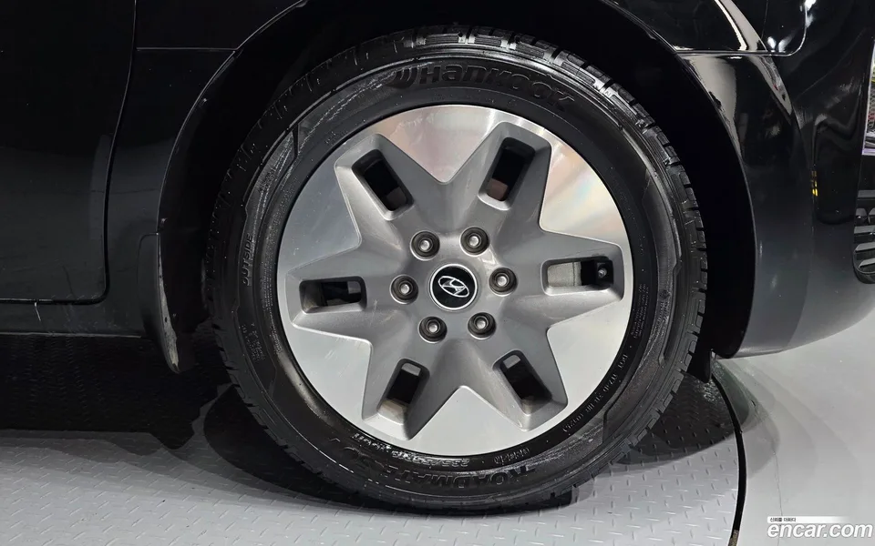 Hyundai Staria 9 2022 — миниатюра 5