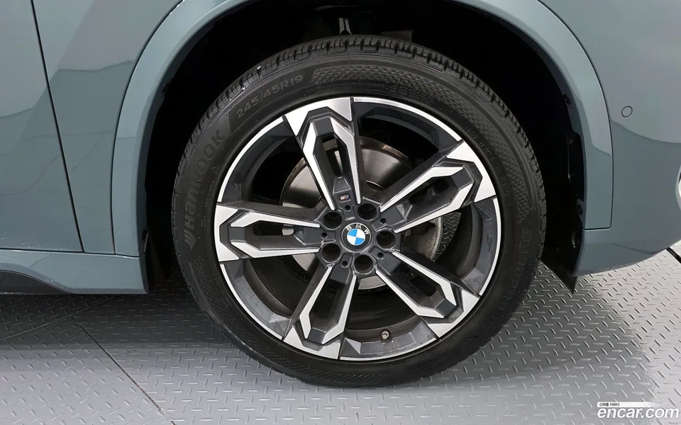 BMW X1 xDrive 20i M 2023 — миниатюра 5