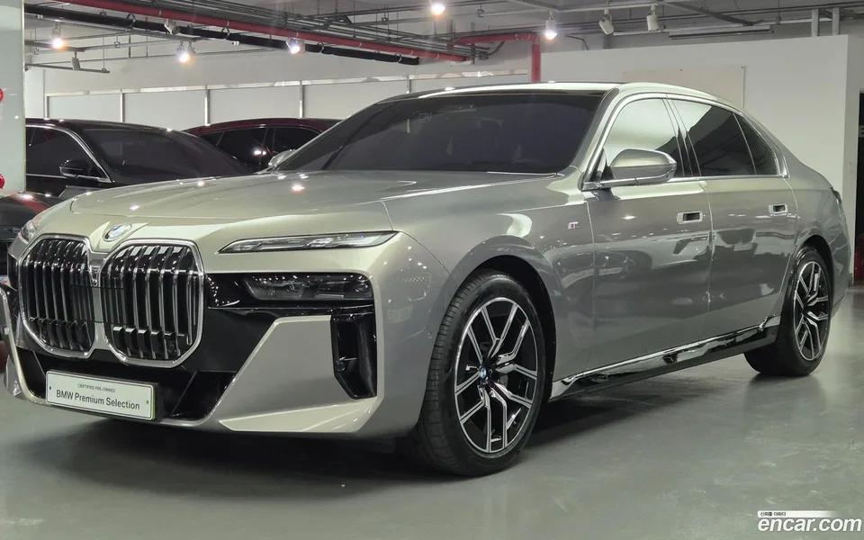 BMW 7 Series 740i xDrive M 2025 — фото 1, купить с доставкой в Москву