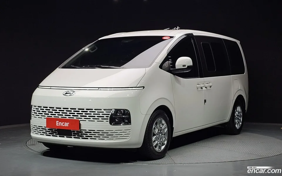 Hyundai Staria 5 2022 — фото 1, купить с доставкой в Москву