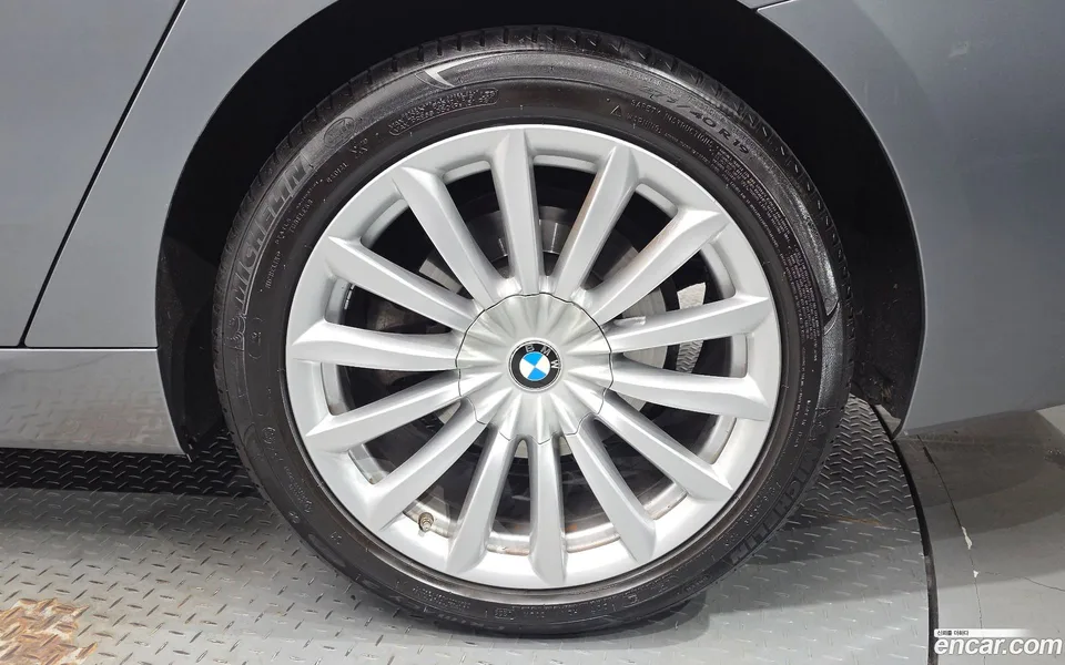 BMW 6 Series GT 620d xDrive 2023 — миниатюра 5