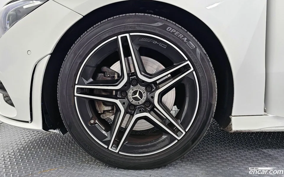 Mercedes-Benz CLA-Class CLA250 4MATIC 2023 — миниатюра 5