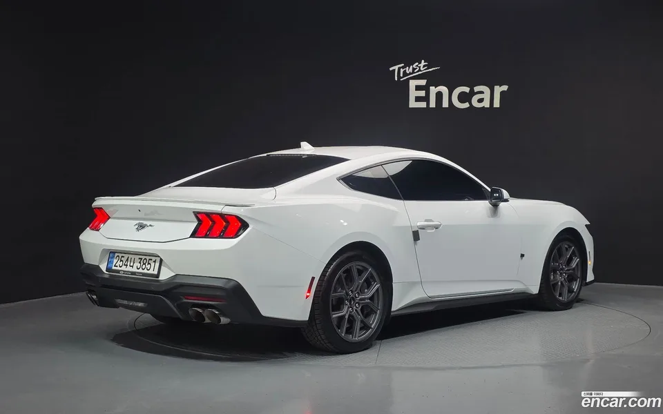 Ford Mustang 2.3 2024 — миниатюра 2