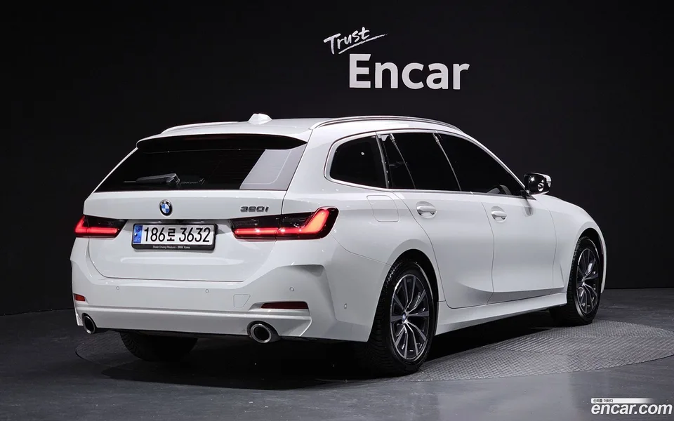 BMW 3 Series 320i 2023 — миниатюра 2