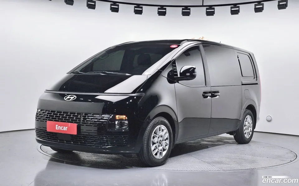 Hyundai Staria 5 2025 — фото 1, купить с доставкой в Москву