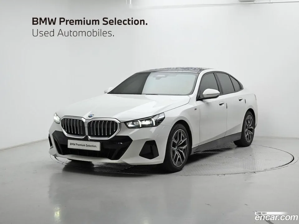 BMW 5 Series 520i M 2024 — фото 1, купить с доставкой в Москву