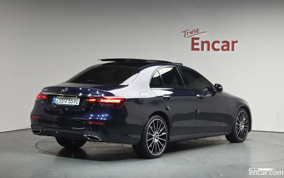 Mercedes-Benz E-Class E350 4MATIC AMG Line 2023 — миниатюра 2